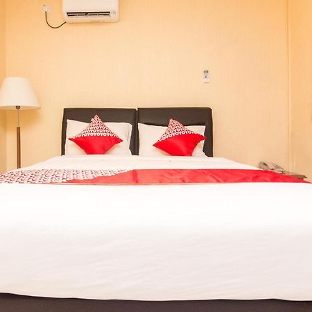 Vaccinated Staff - Oyo 1771 Zeke Hotel Batam Екстер'єр фото