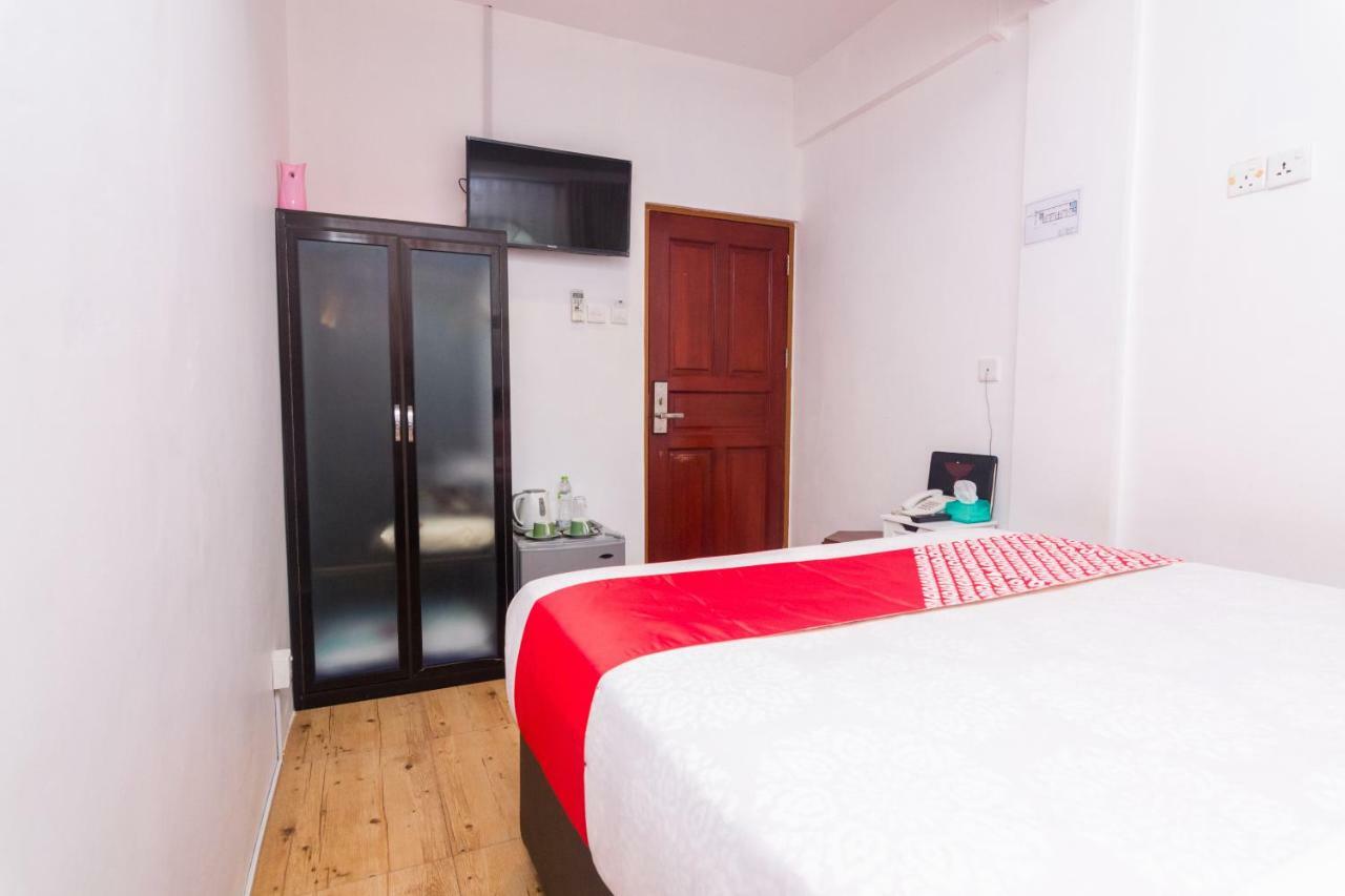 Vaccinated Staff - Oyo 1771 Zeke Hotel Batam Екстер'єр фото